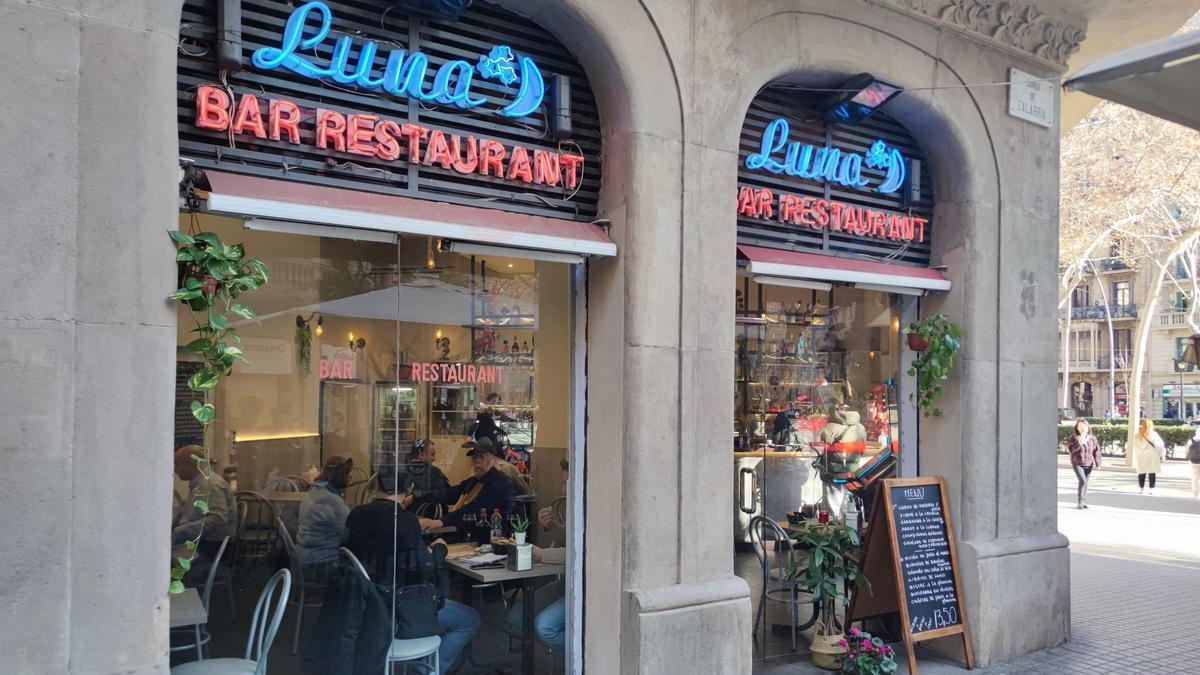 Los neones de Bar Restaurant Luna.