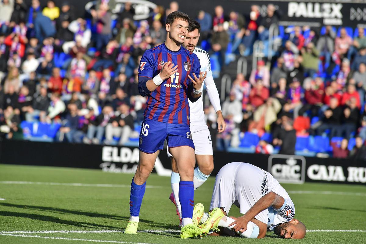 Eldense-Cádiz: El Eldense de Ponz toca fondo (1-4)