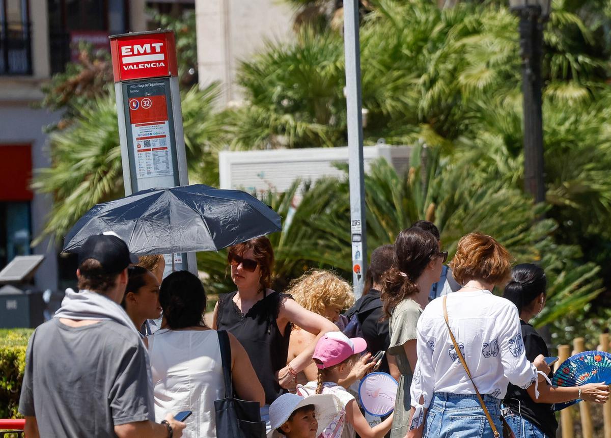 Valencia VLC Ola de Calor temperatura muy alta alerta naranja transporte publico EMT y tranvía de FGV