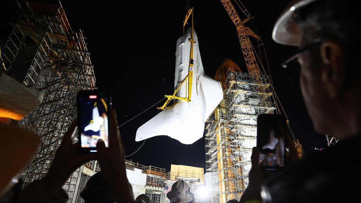 El transbordador Endeavour se instala en California para ser expuesto