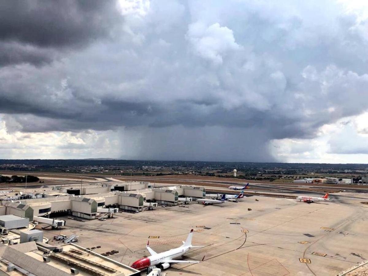 So sehen die Fluglotsen an Palmas Flughafen ein Gewitter.
