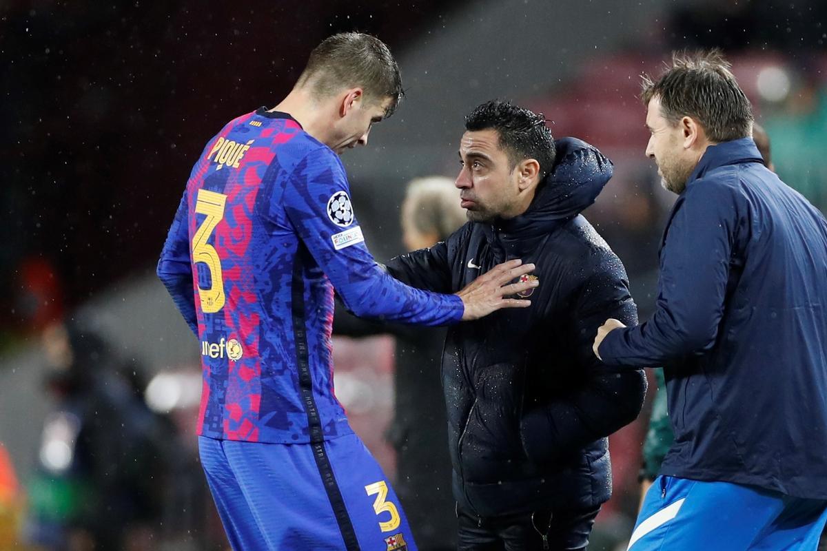 Una imagen de Xavi Hernández al frente del banquillo del Barcelona.