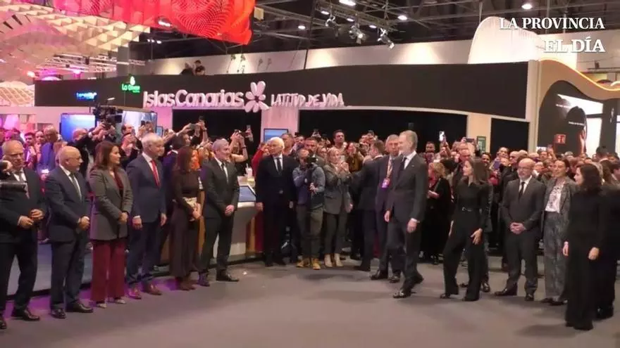 Los Reyes visitan el stand de Canarias en Fitur