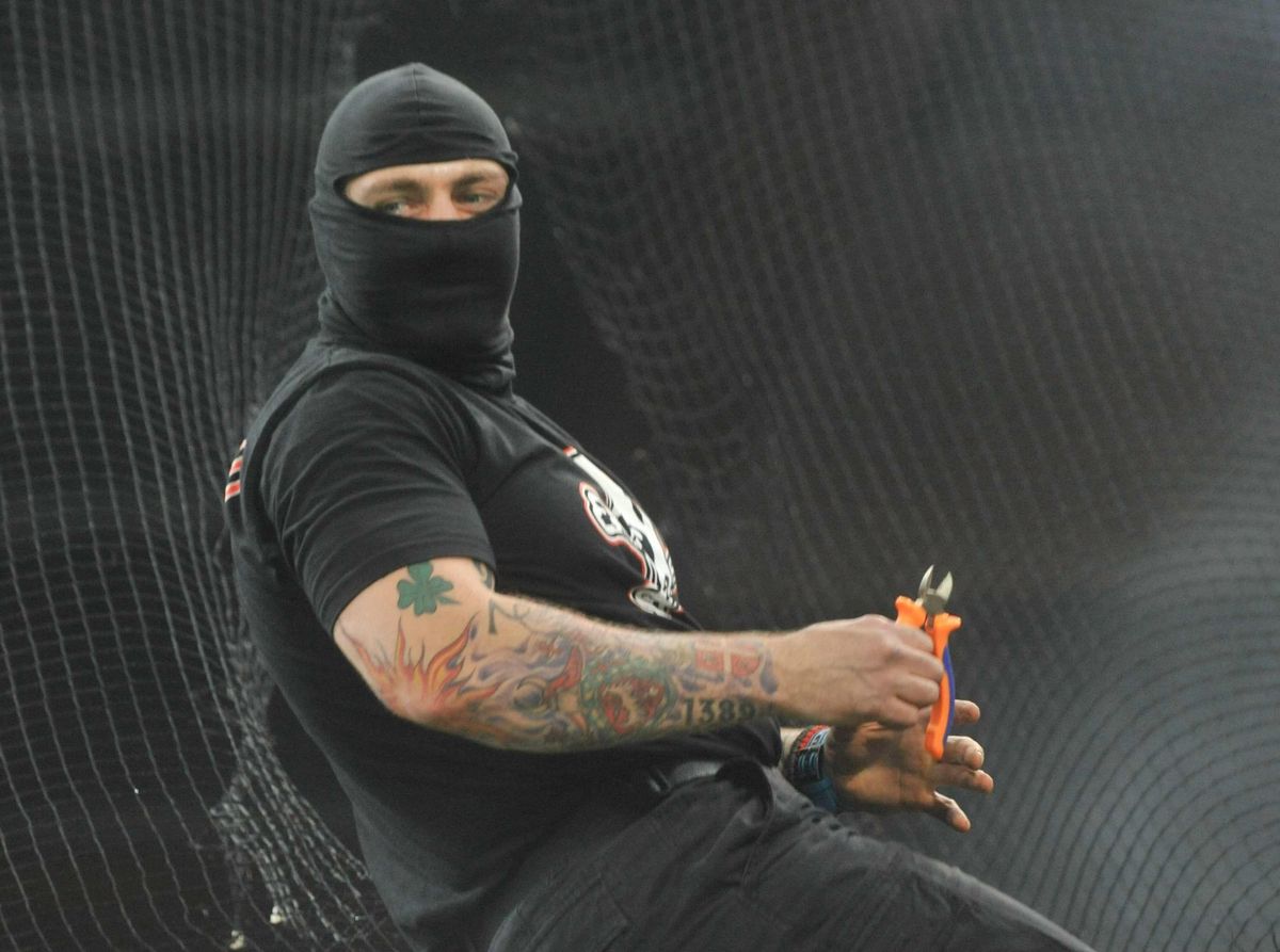 Imatges dels incidents en el partit Itàlia-Sèrbia.