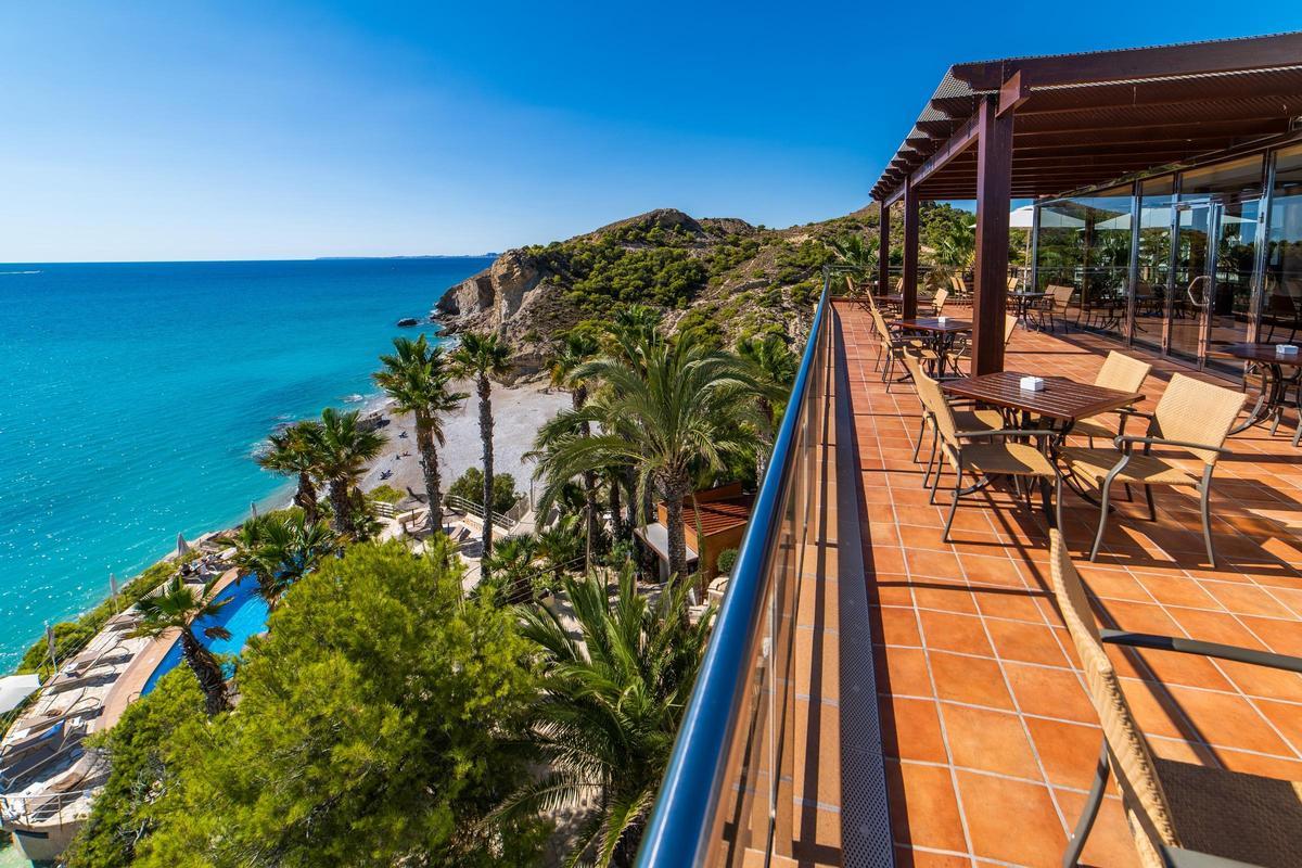 Vistas del hotel al Mar Mediterráneo y a una de las playas a las que tiene acceso directo.