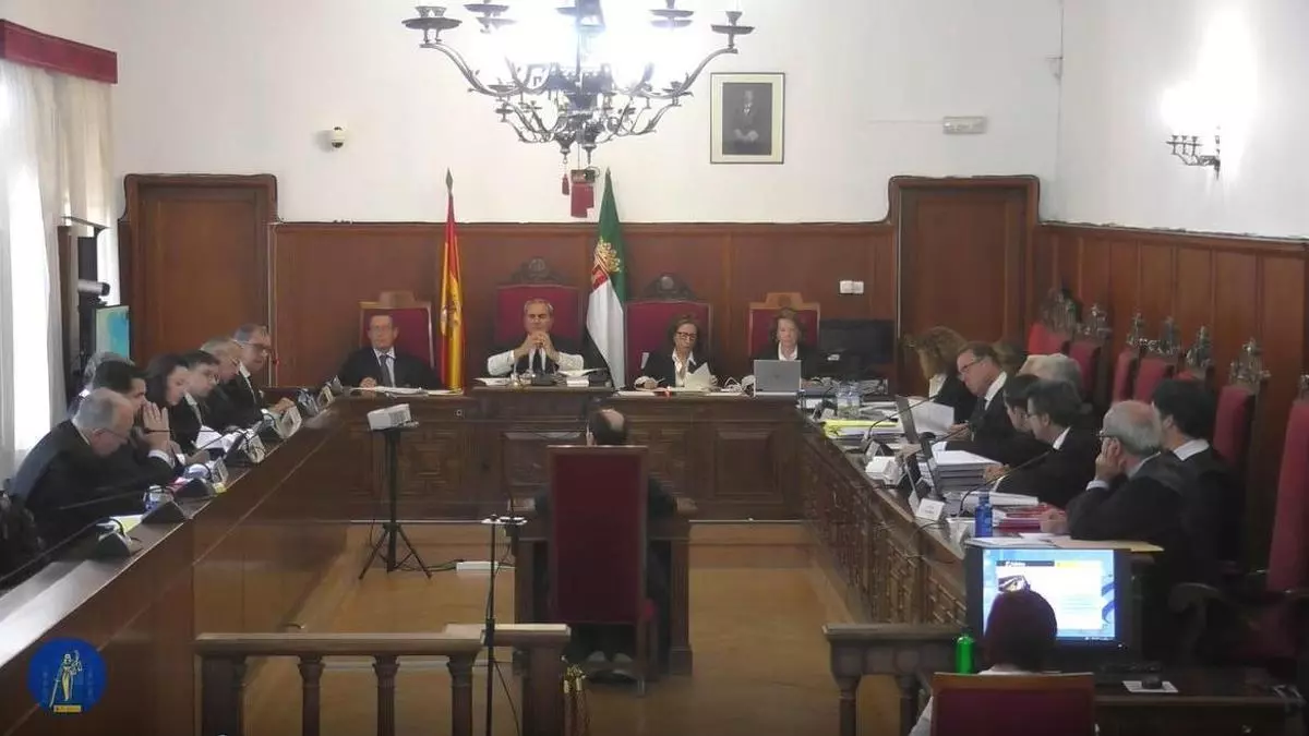 El exdirector del conservatorio  de Badajoz reafirma que había "rumores" de que David Sánchez se iba a presentar a la plaza convocada por la Diputación