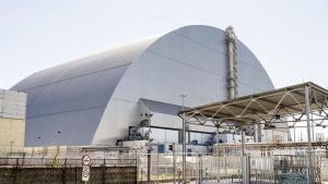 Archivo - Fotografía del sarcófago de protección del reactor de la central de Chernóbil que sufrió un accidente nuclear en 1986