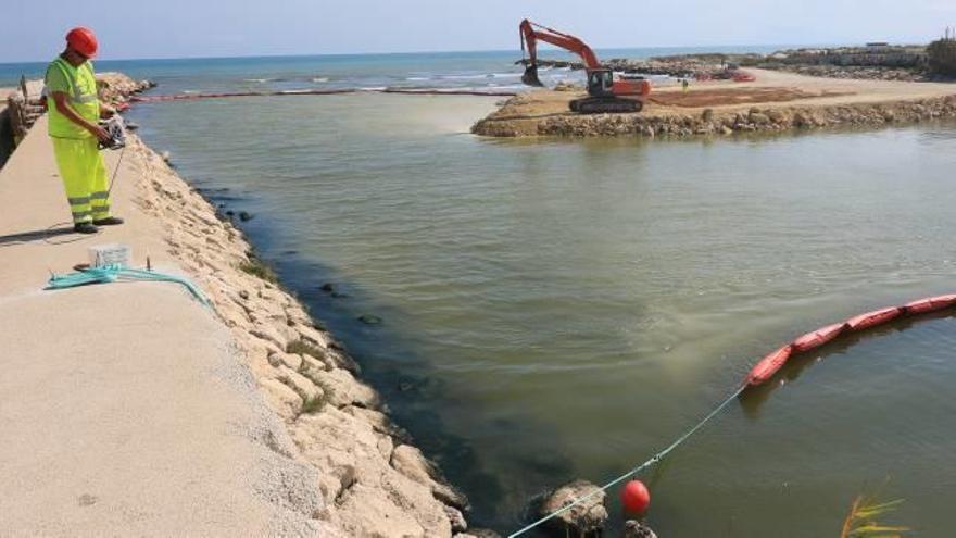Las obras del acceso sur al puerto de Gandia llegan al cauce del río Serpis