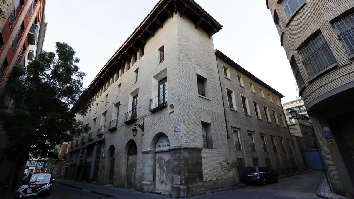 El palacio de Fuenclara, situado en la calle del mismo nombre, es una joya del siglo XVI.