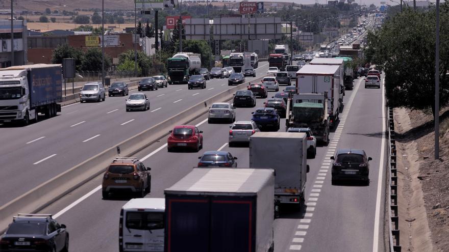 Tráfico de coches en la A-4.