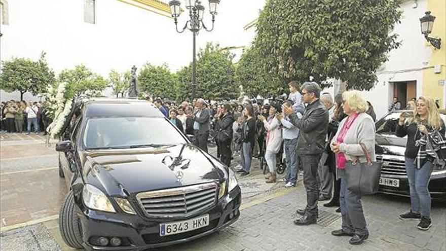 Centenares de personas despiden al joven Pablo Ráez en Málaga