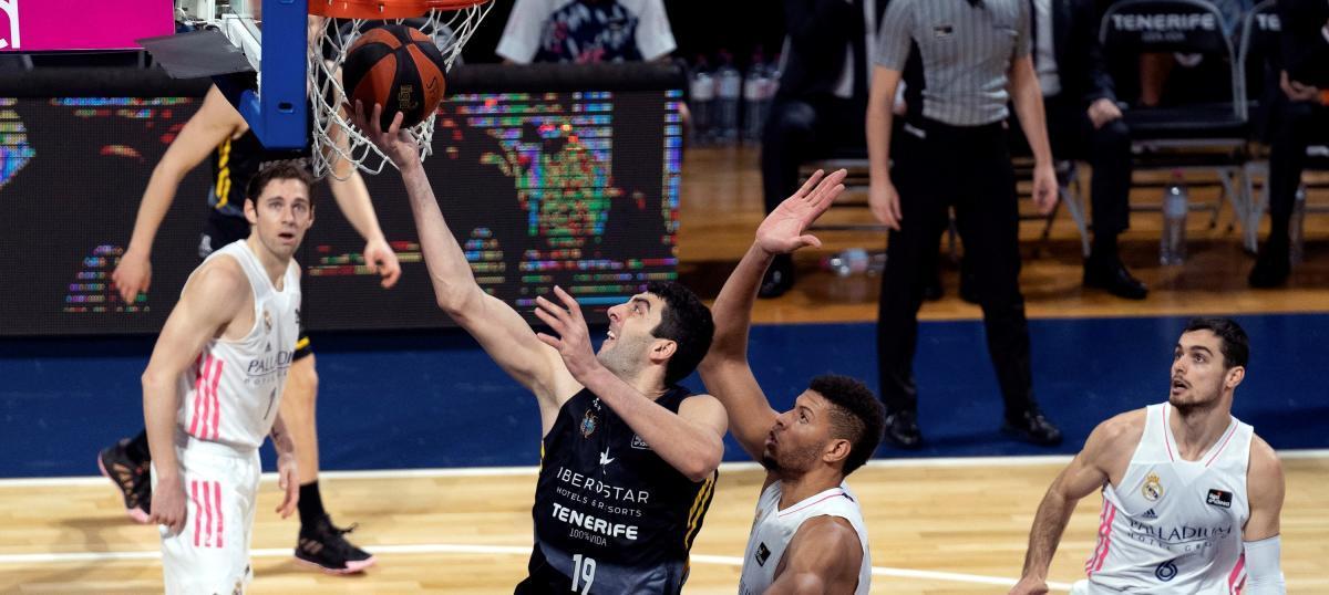 Una imagen del Iberostar Tenerife y el  Real Madrid.