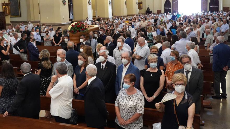 Multitudinaria despedida al  presidente de los médicos de Castellón