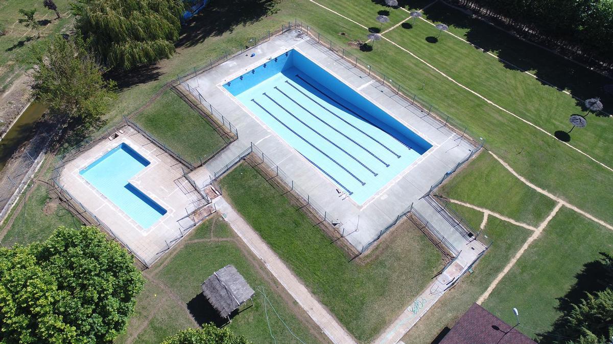 Piscina de Coreses.