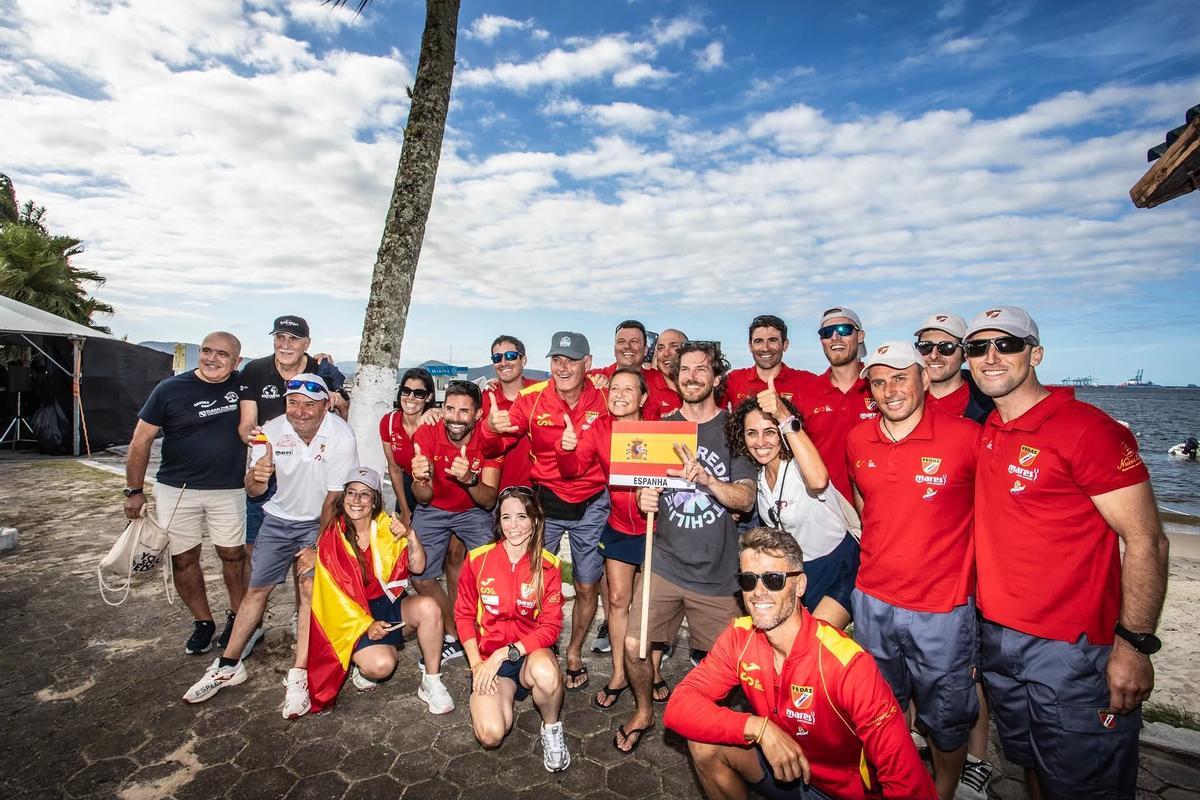 Una imagen con el equipo español de pesca submarina.