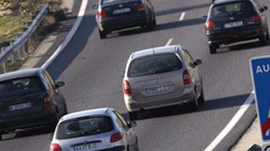 Normalidad en las carreteras en el inicio del puente de la Constitución