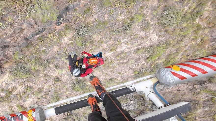 Rescatada una parapentista que aterrizó en una zona sin acceso en Tenerife