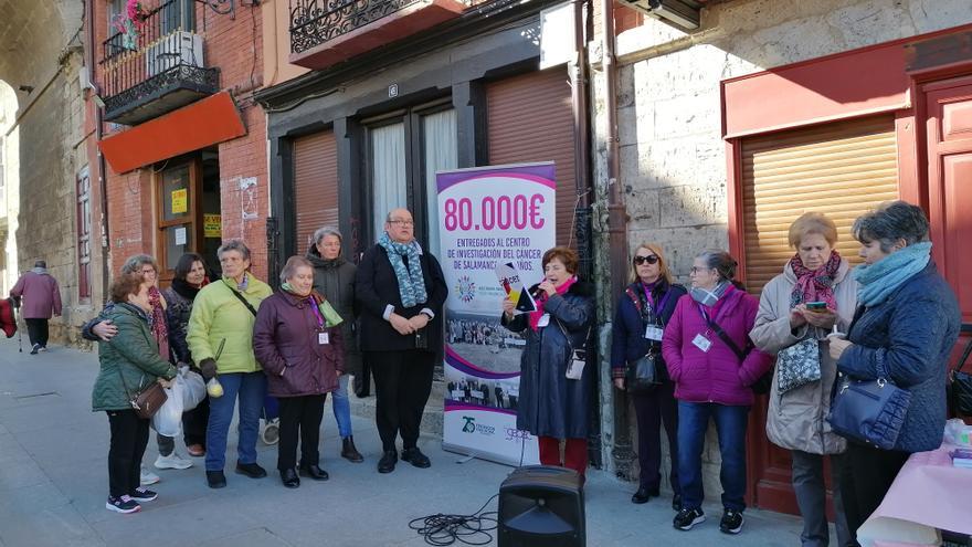 Toro conciencia del cáncer infantil con una jornada apícola para niños