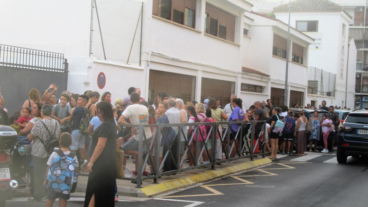 Entrada del Sant Joan de Ribera a punto de abrir