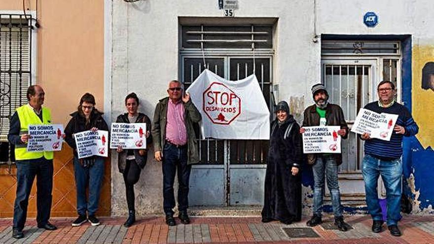 Ayer la plataforma consiguió el aplazamiento del desahucio de Rabía.