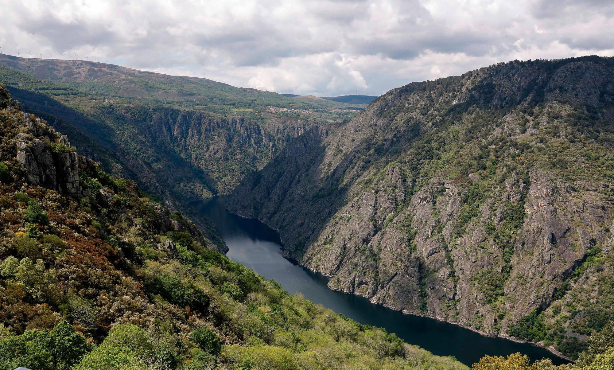 La magia de la Ribeira Sacra y los cañones del Sil, a vista de dron