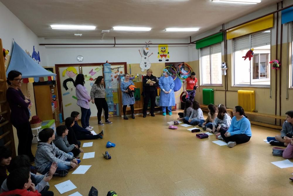 Visualización trabajos mujeres en el colegio La Foz de Morcín