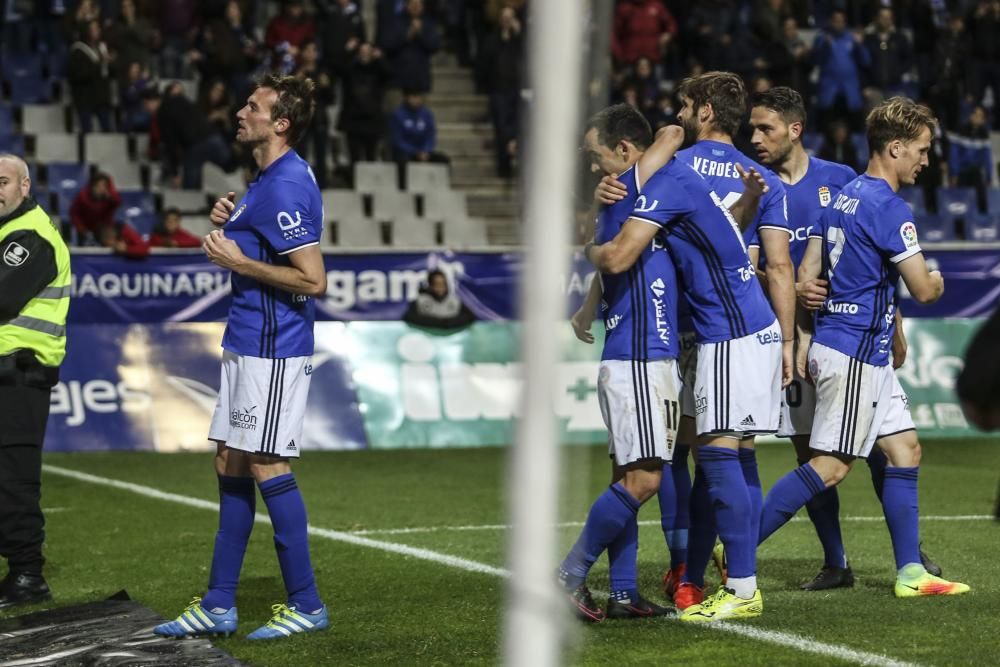 El partido entre el Real Oviedo y el Levante, en imágenes