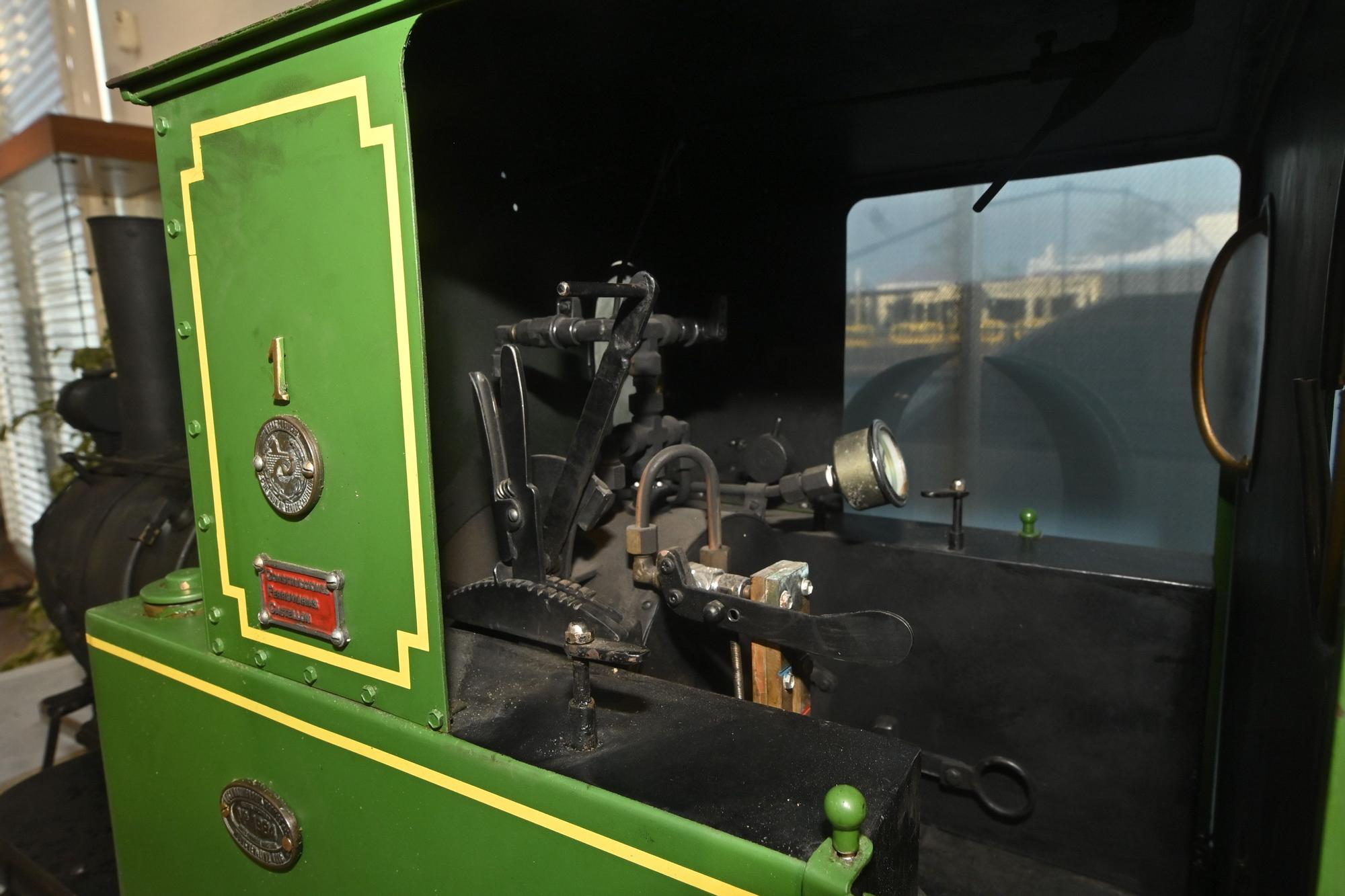Réplica de la primera locomotora utilizada en La Panderola. Foto: Manolo Nebot.