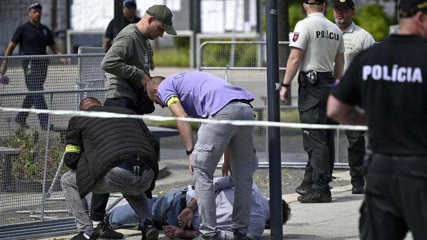 El primer ministro de Eslovaquia, Robert Fico, herido grave tras haber sido tiroteado