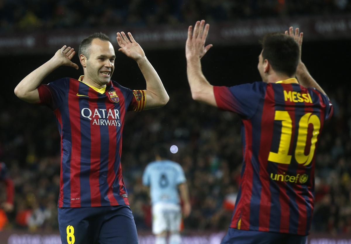 Messi e Iniesta celebran un gol