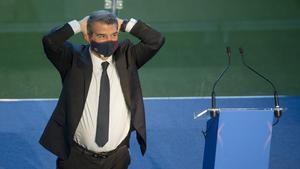  Joan Laporta antes de empezar su parlamento ya como presidente del Barca en el Camp Nou   