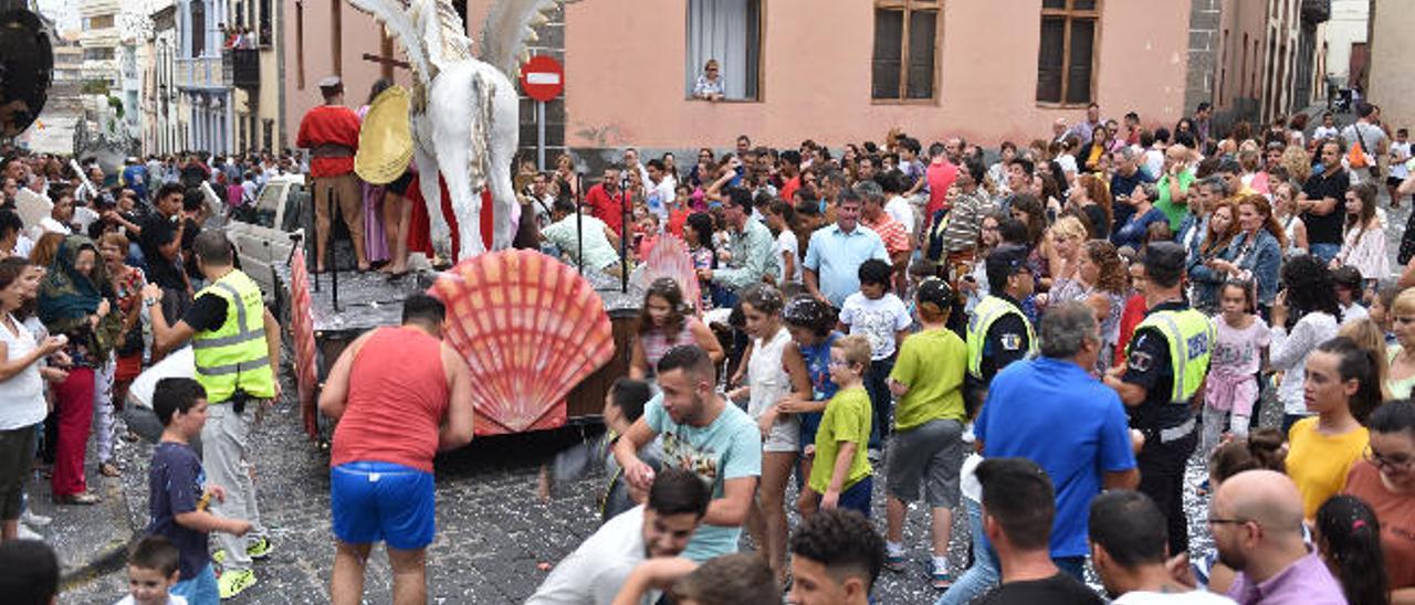 Flores para la Virgen en Guía