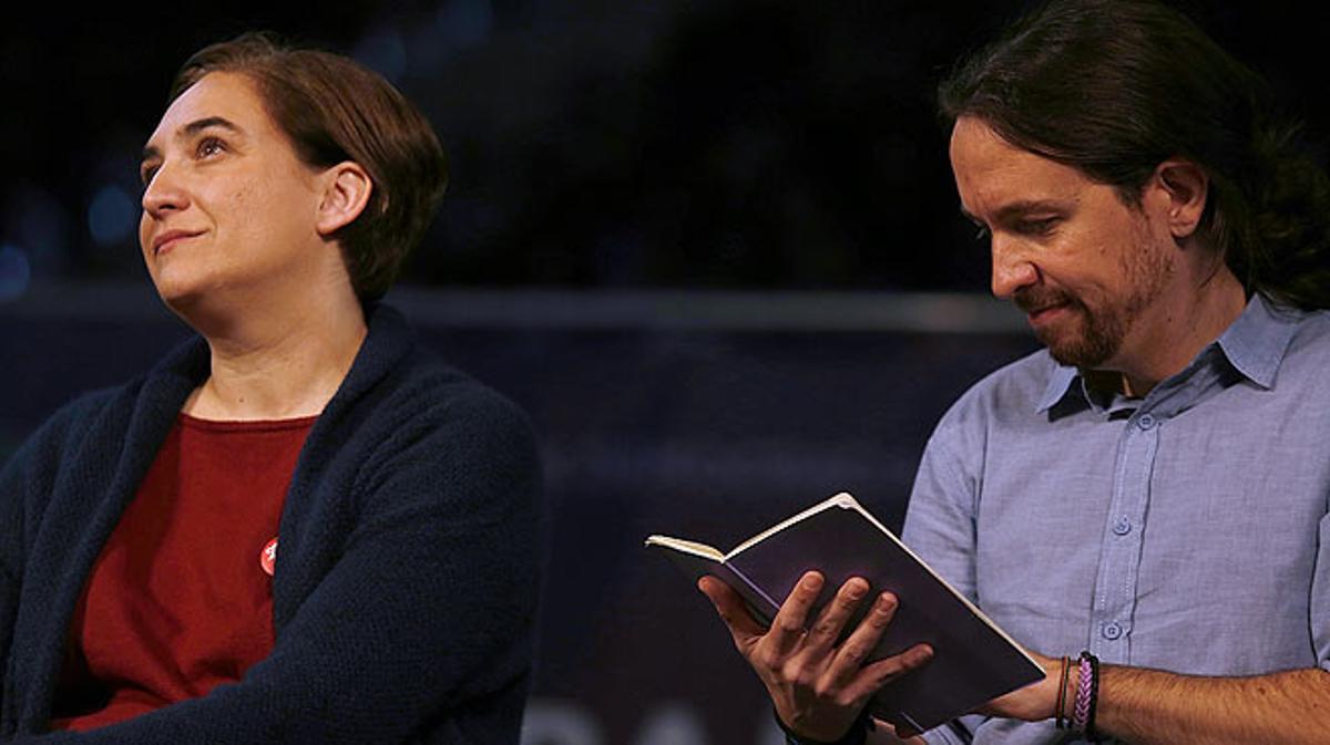Ada Colau exhibeix les seves diferències amb Pablo Iglesias, de Podem. L’alcaldessa admet en un llibre que no connecten.