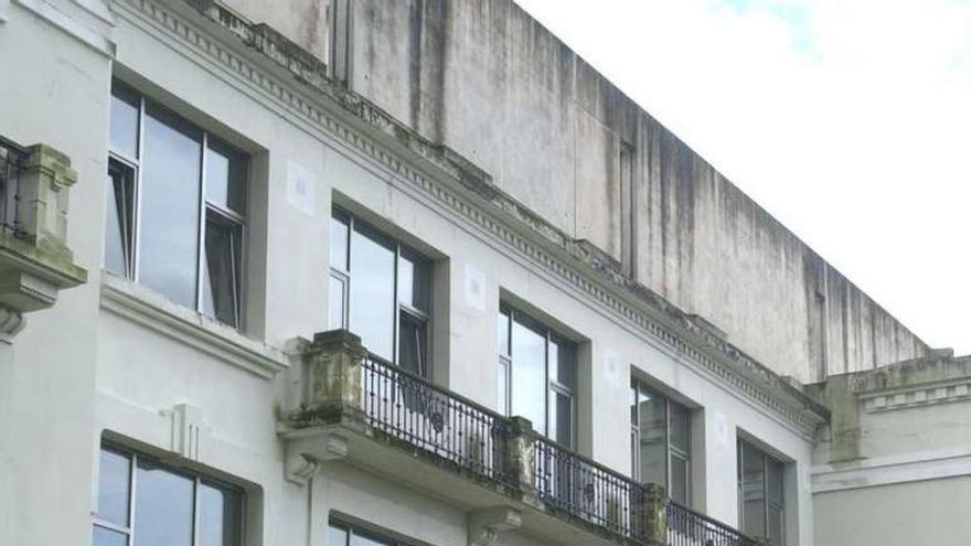 Edificio que alberga a Ciencias da Saúde, Enfermería y Fisioterapia.