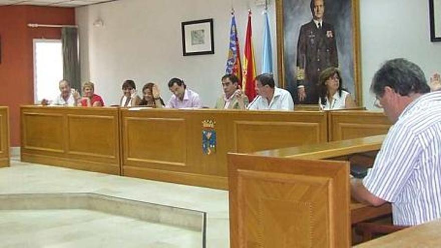 Un momento del pleno municipal de ayer del Ayuntamiento de Torrevieja.