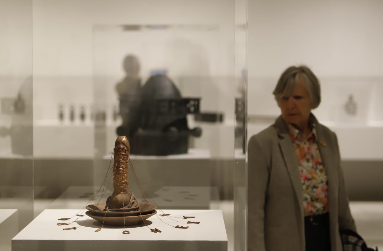 Jaume Plensa en su exposición 'Poesía del silencio' en la Fundación Bancaja