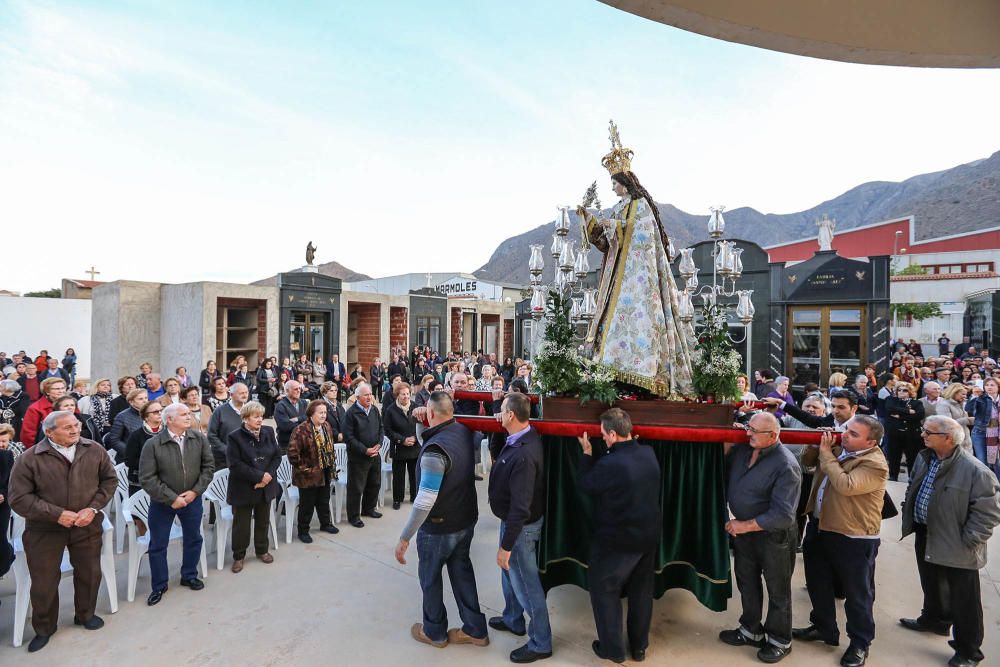 Un amplio número de vecinos se sumó a la celebración de los 200 años del cementerio de Cox.