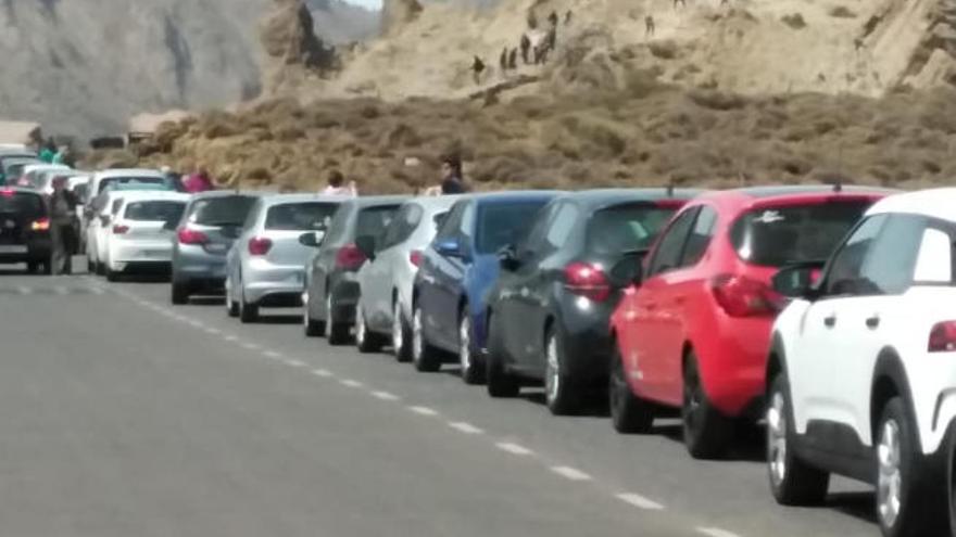 Elevada afluencia de público al Teide pese al cierre de las áreas recreativas