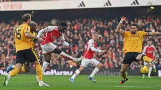 Saka y Odegaard reafirman el liderato del Arsenal