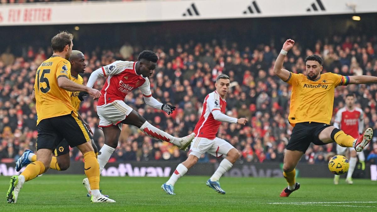 Bukayo Saka anotó el primero del Arsenal ante los Wolves