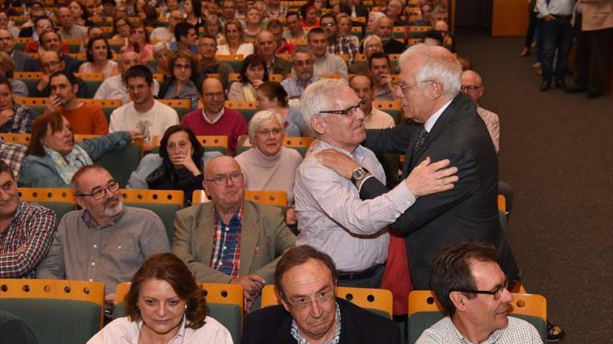 Borrell: «Es un libro contra el uso de la mentira hacia Sánchez»