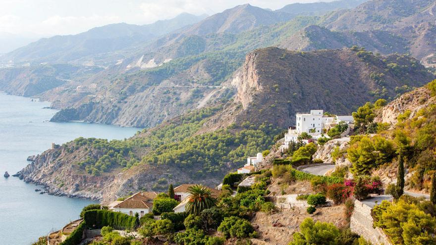 Una imagen de la costa de Maro, en Nerja.