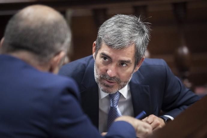 Pleno en el Parlamento de Canarias