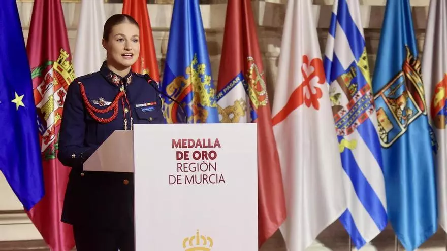La princesa Leonor se despide de Murcia con un guiño a Arde Bogotá