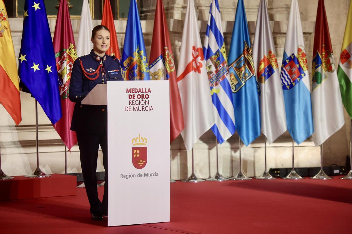 Imágenes de la entrega de la Medalla de Oro de la Región a la princesa Leonor