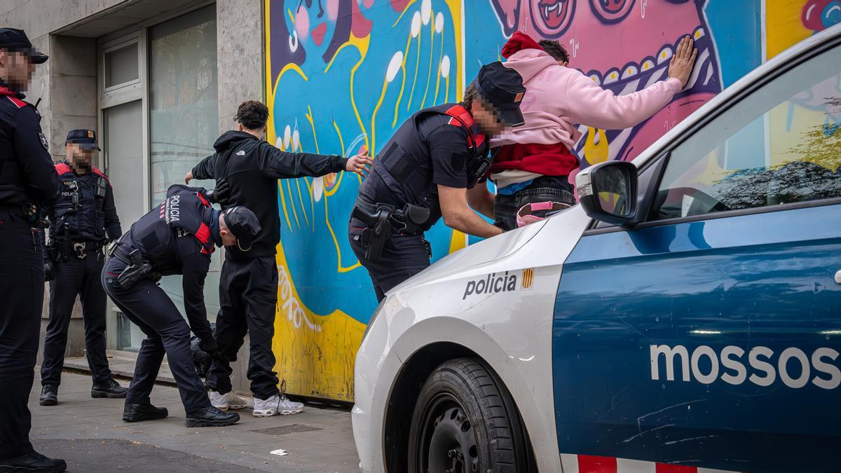 Mil agentes se despliegan en Barcelona, Badalona y LHospitalet en un macrodispositivo contra la multirreincidencia