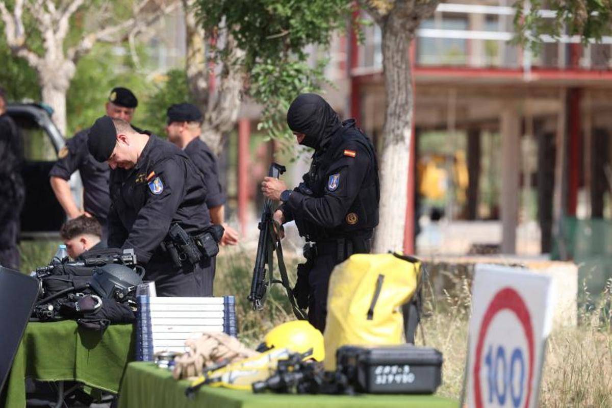 Agentes de refuerzo llegados a las Pitiusas.