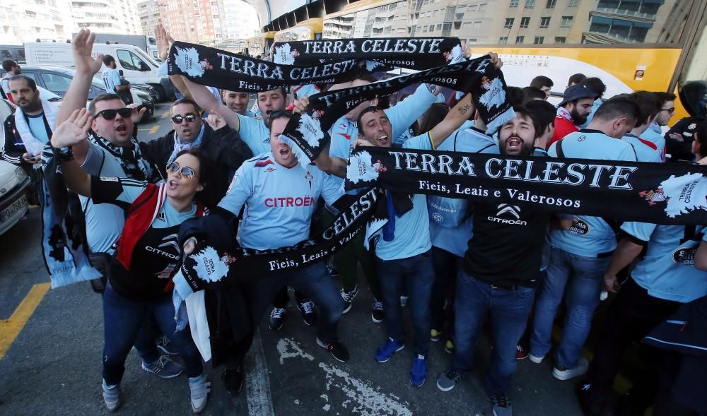 La afición del Celta camino de Riazor