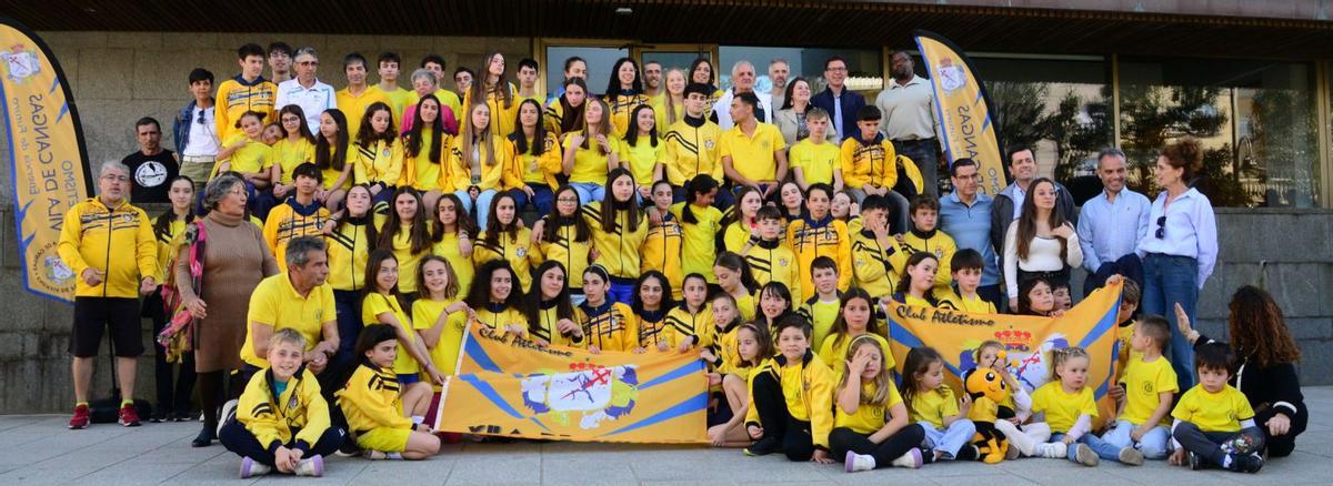 El Vila de Cangas viste de corto a 200 deportistas y completa su equipo absoluto