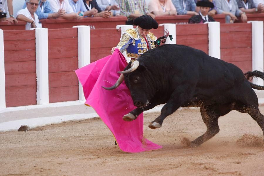 Toros en San Pedro: Cayetano, por la puerta grande